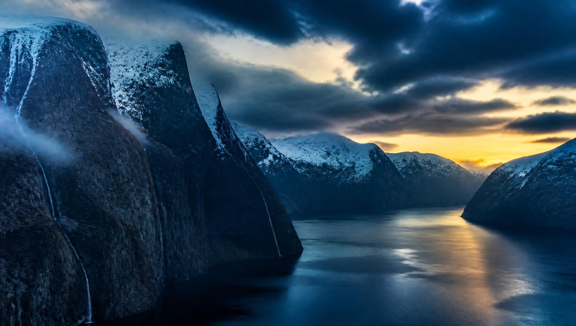 Norsk fjord og fjellandskap